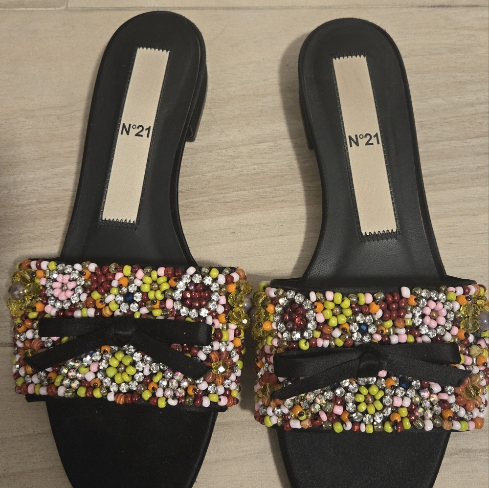 N21 Flip flops